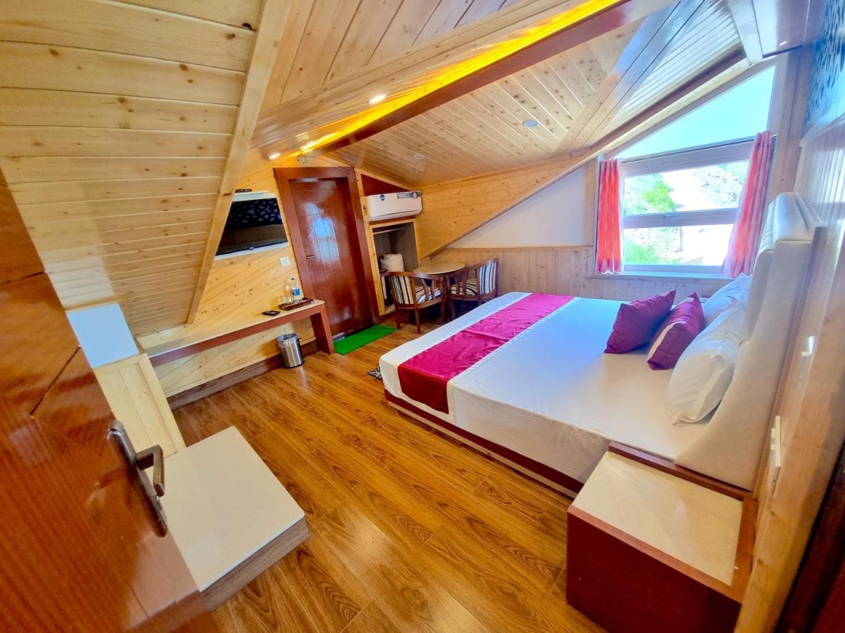 Hotel Wood Stock Luxury - A Boutique Property - Penthouse - Open Air Restaurant & Terrace Kasauli Dış mekan fotoğraf
