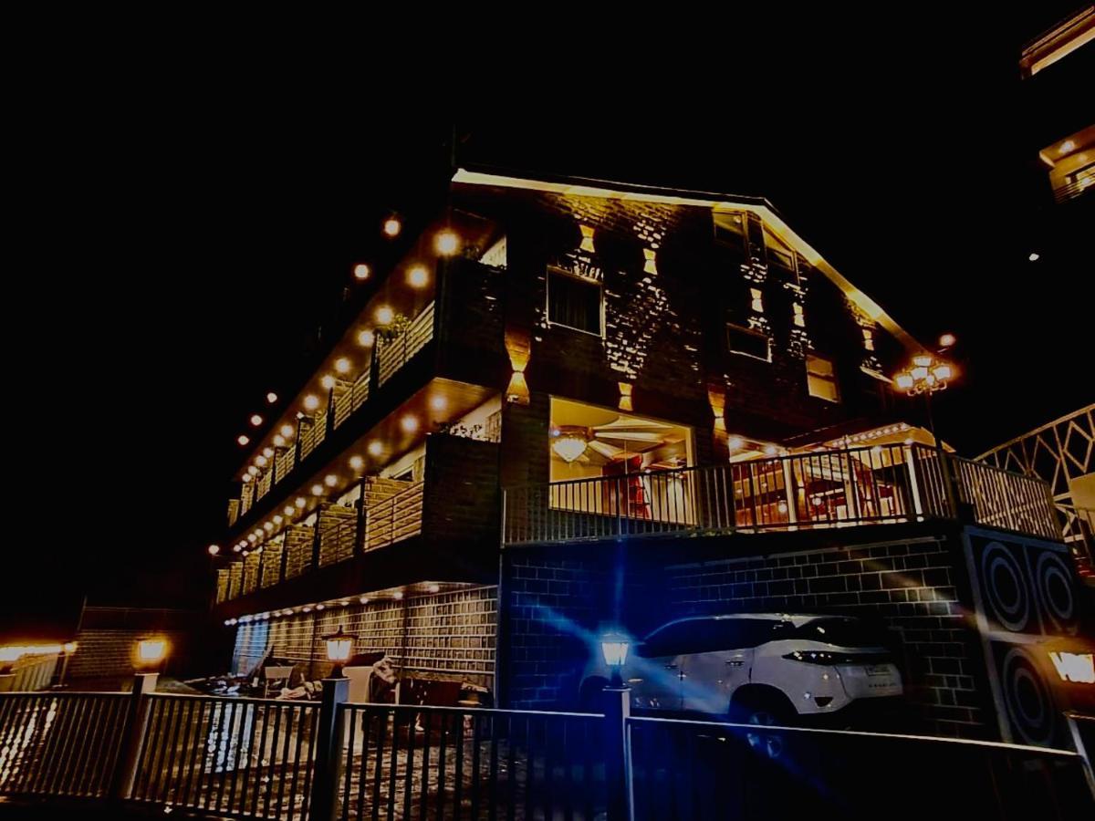 Hotel Wood Stock Luxury - A Boutique Property - Penthouse - Open Air Restaurant & Terrace Kasauli Dış mekan fotoğraf