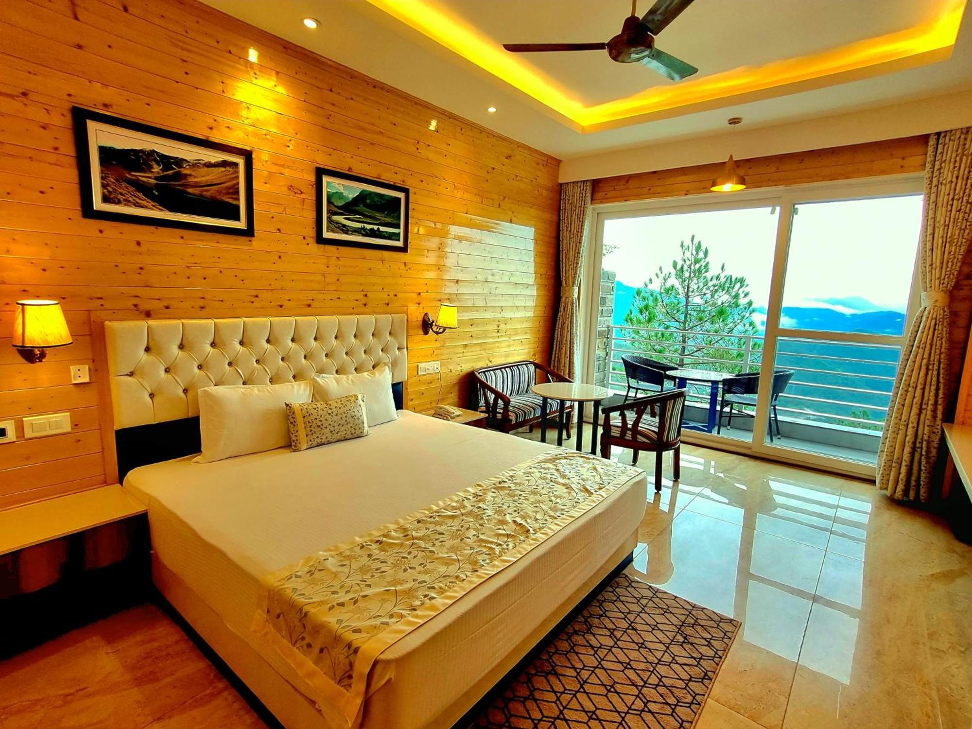 Hotel Wood Stock Luxury - A Boutique Property - Penthouse - Open Air Restaurant & Terrace Kasauli Dış mekan fotoğraf