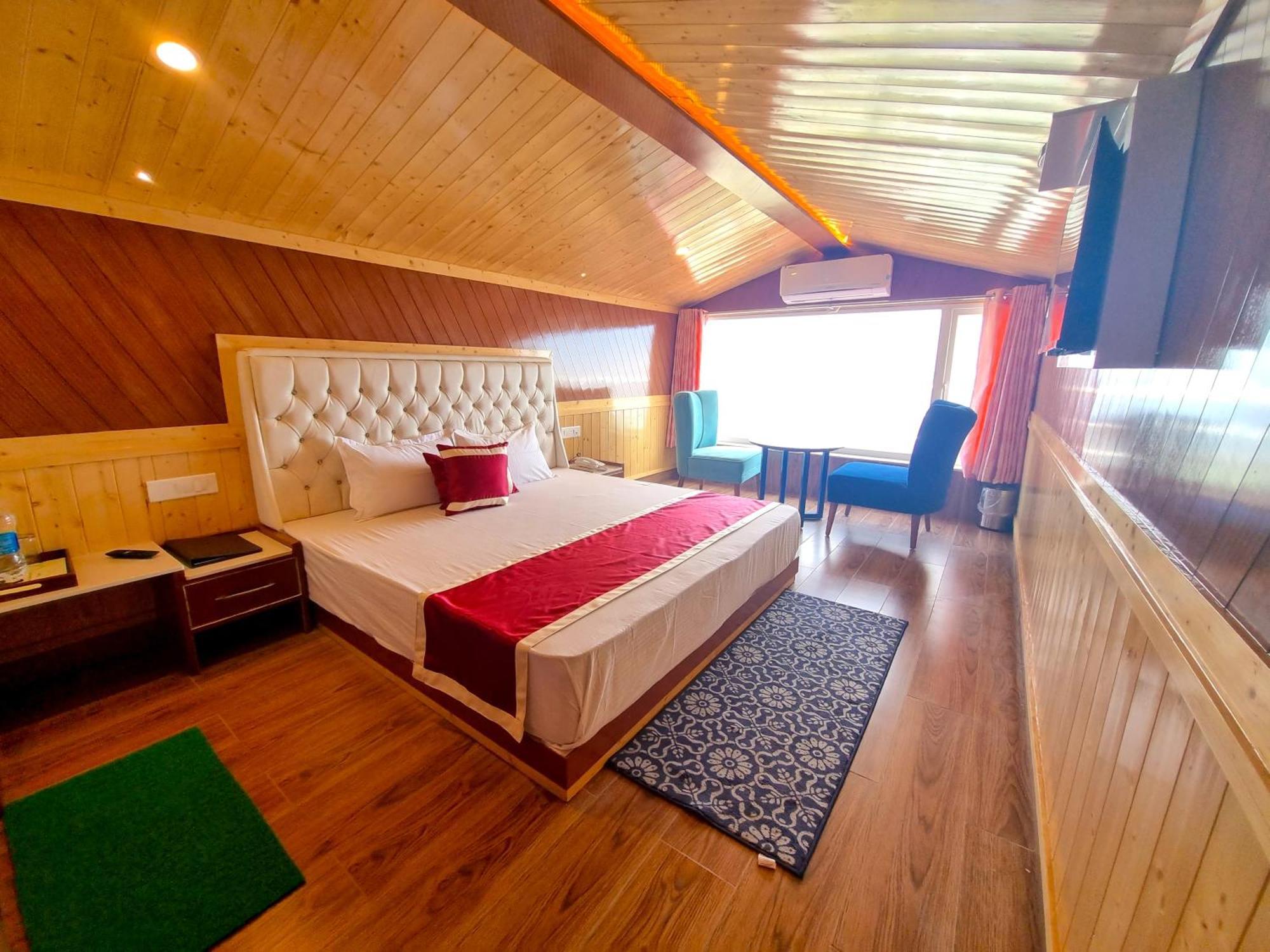 Hotel Wood Stock Luxury - A Boutique Property - Penthouse - Open Air Restaurant & Terrace Kasauli Dış mekan fotoğraf