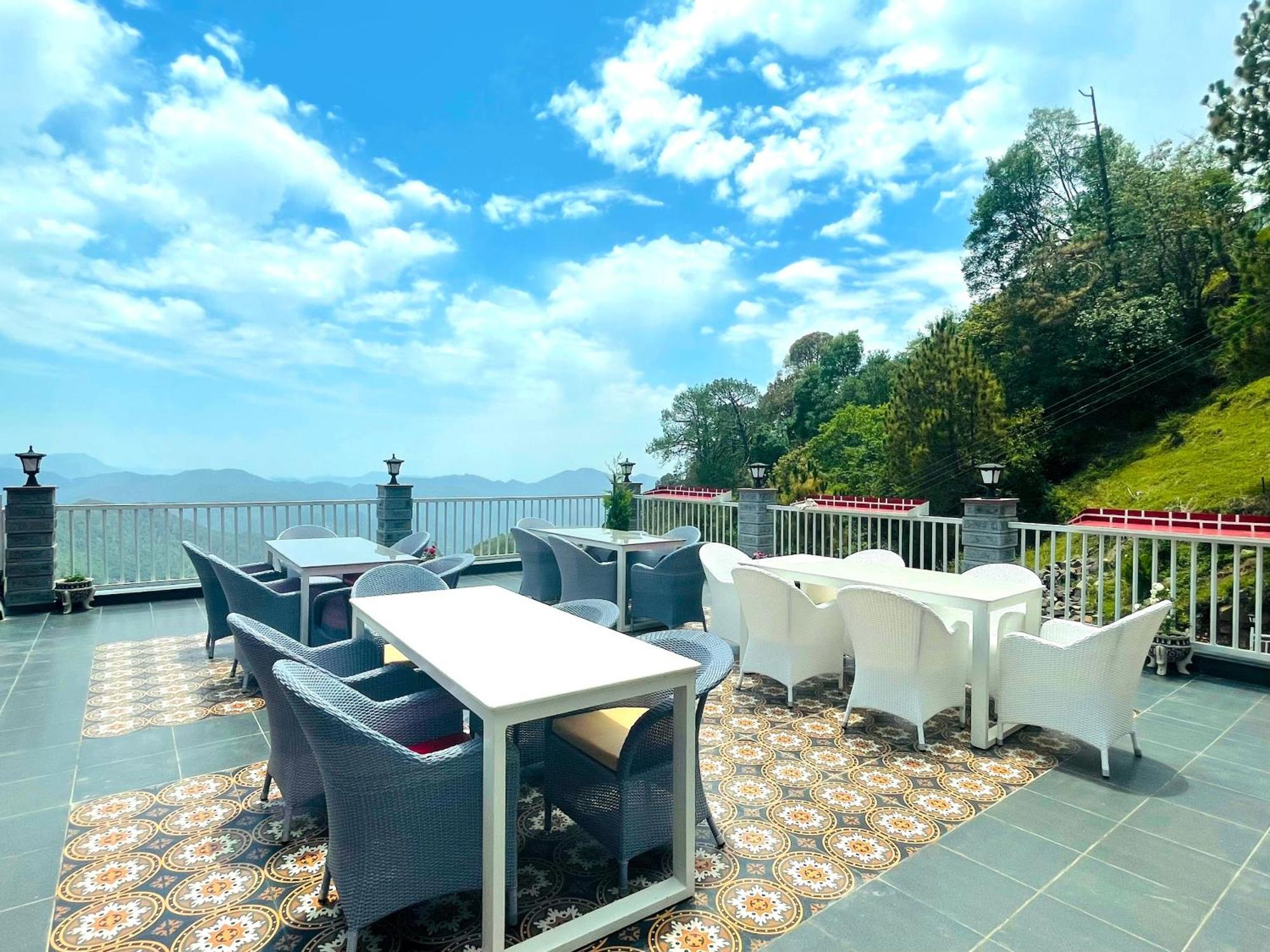 Hotel Wood Stock Luxury - A Boutique Property - Penthouse - Open Air Restaurant & Terrace Kasauli Dış mekan fotoğraf