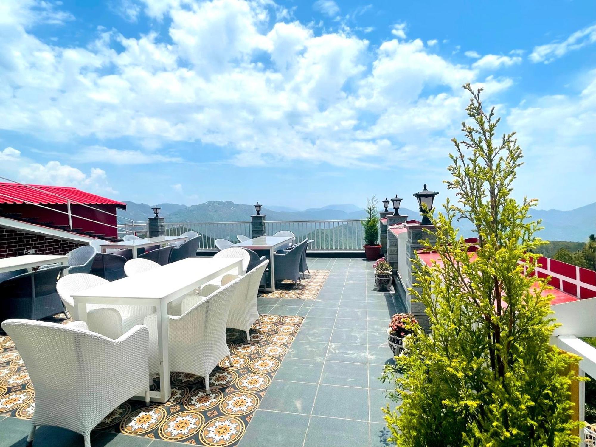 Hotel Wood Stock Luxury - A Boutique Property - Penthouse - Open Air Restaurant & Terrace Kasauli Dış mekan fotoğraf