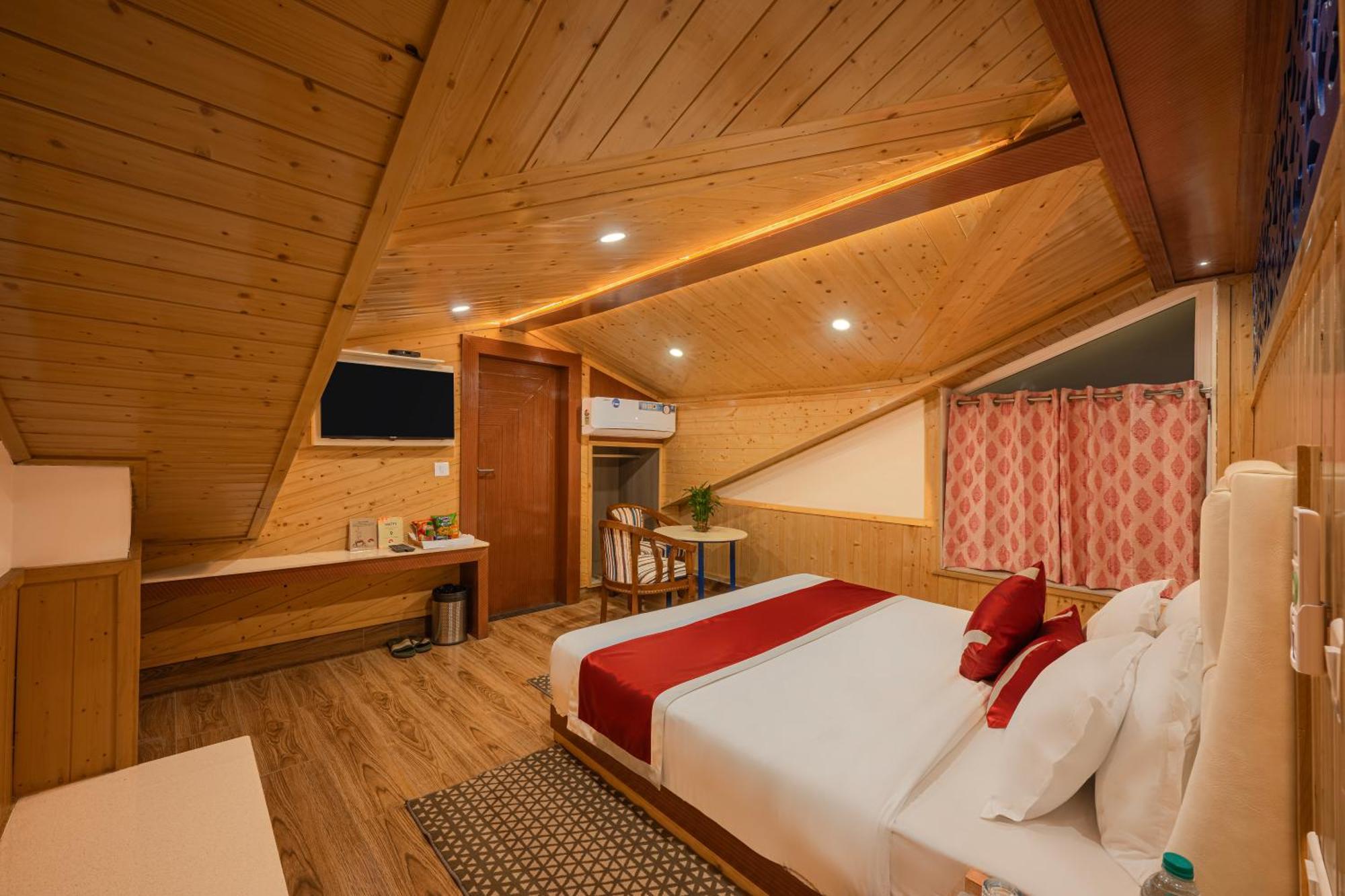 Hotel Wood Stock Luxury - A Boutique Property - Penthouse - Open Air Restaurant & Terrace Kasauli Dış mekan fotoğraf