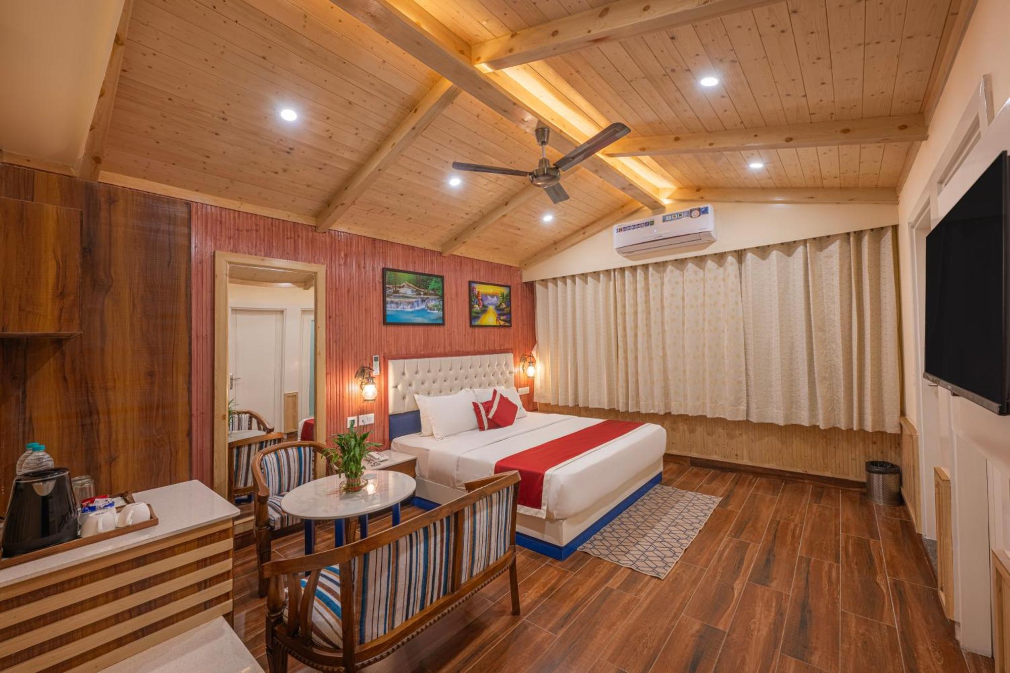 Hotel Wood Stock Luxury - A Boutique Property - Penthouse - Open Air Restaurant & Terrace Kasauli Dış mekan fotoğraf