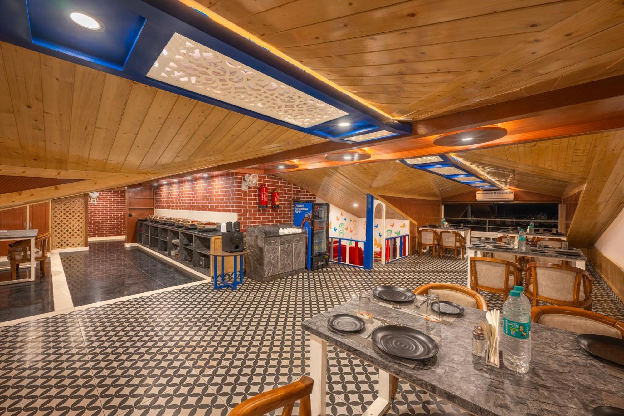 Hotel Wood Stock Luxury - A Boutique Property - Penthouse - Open Air Restaurant & Terrace Kasauli Dış mekan fotoğraf